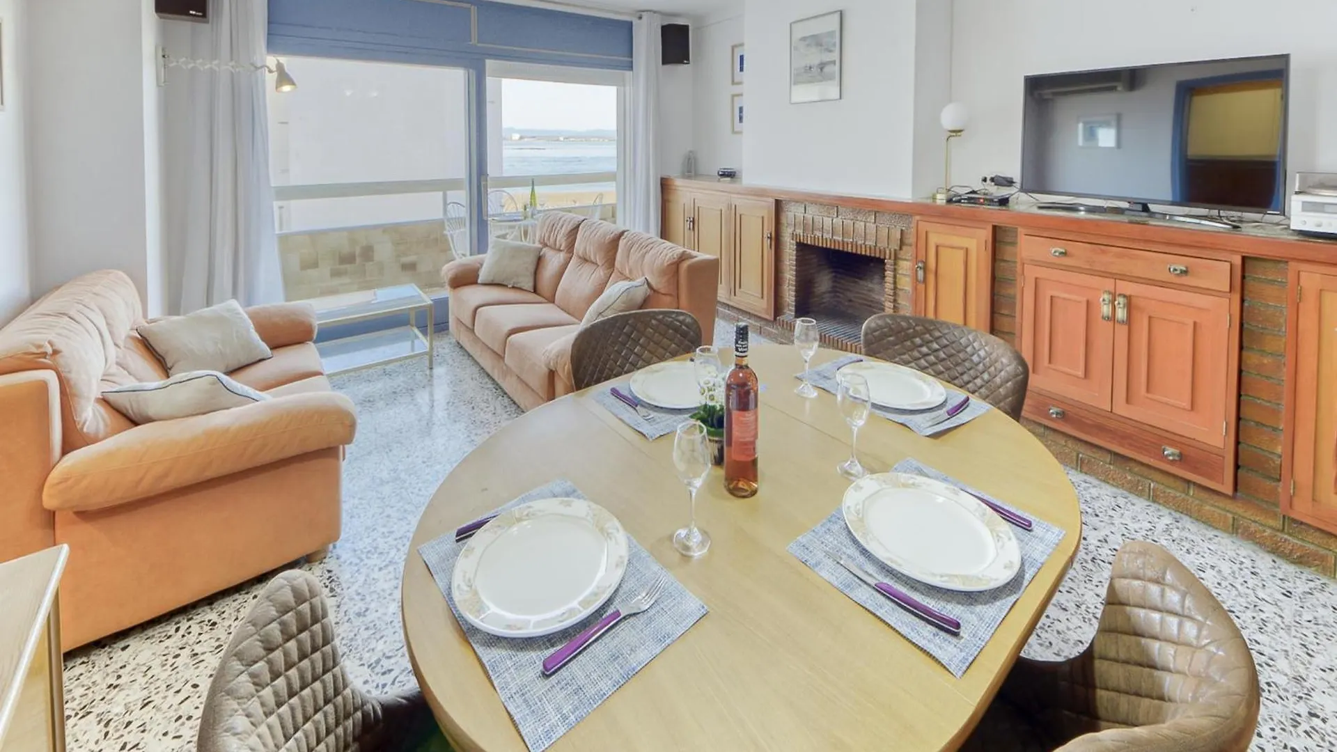 Beautiful Apartment With View Roses